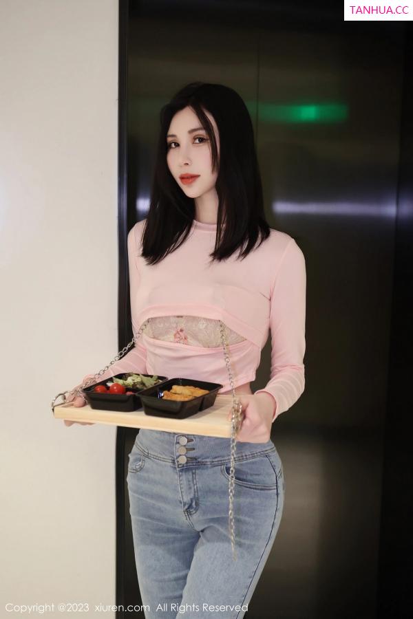   [XiuRen]高清写真图 2023.06.29 No.6992 王曼柔 牛仔裤美腿第2张图片